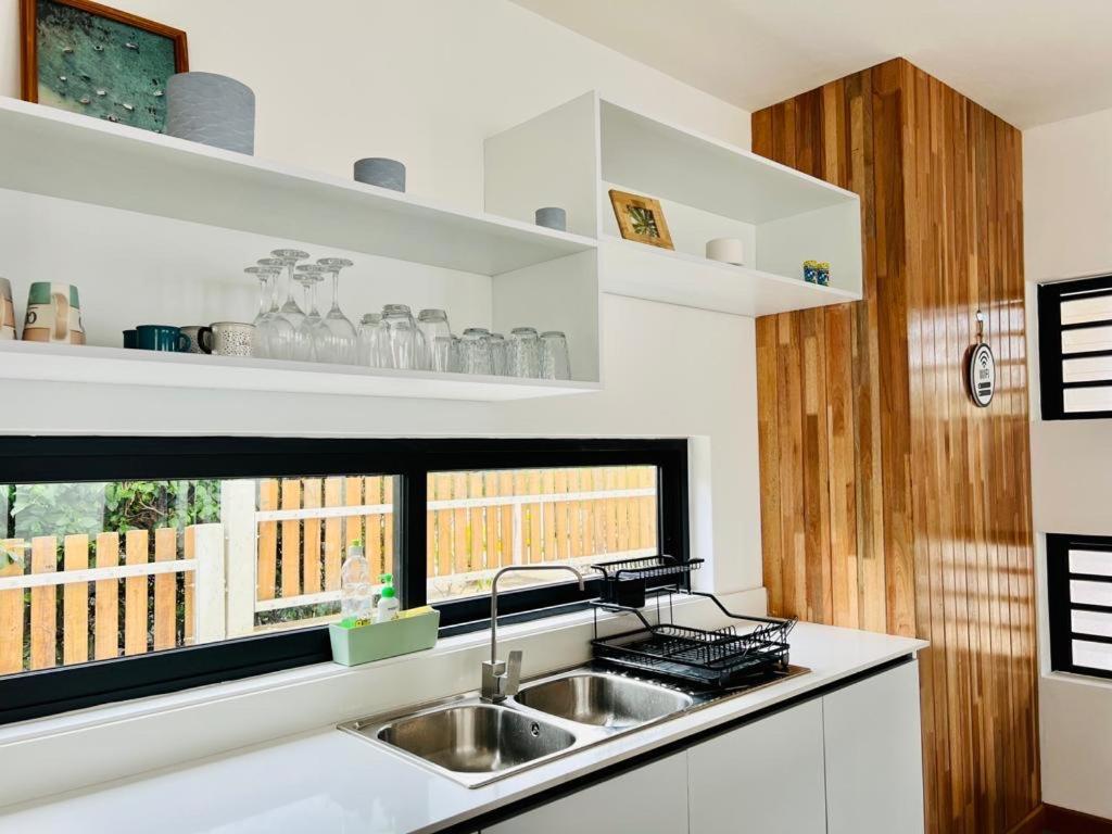Into The Sun - Modern Holiday Home البيون المظهر الخارجي الصورة