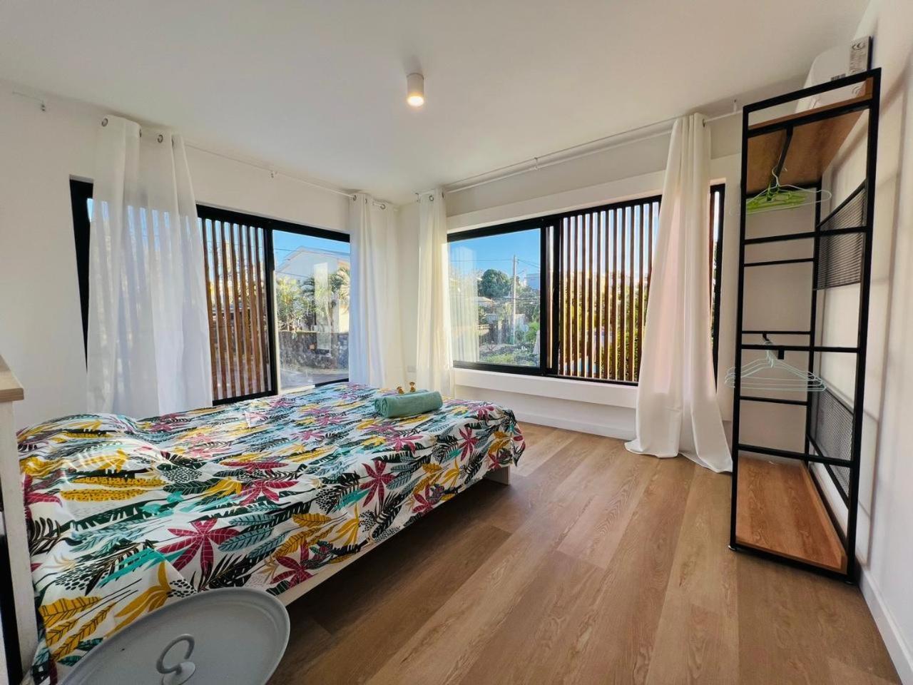 Into The Sun - Modern Holiday Home البيون المظهر الخارجي الصورة